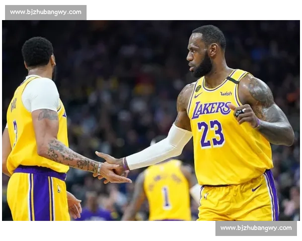 湖人对阵山猫强强对话老牌豪门与新锐力量的正面对决赛场风云再起引爆关注